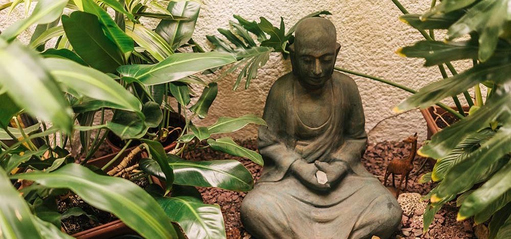 Buda de decoracion en jardin Centro Huara